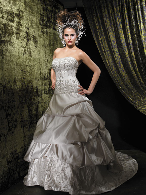 Orifashion HandmadeRomantic Embroidered and Beaded Wedding Dress